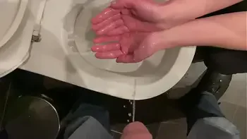 I keep his Dick when he Pee and next washing my hands in pissing