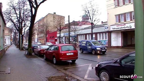DEUTSCHE MUTTER AUF DER STRASSE IN BOCHUM ABGESCHLEPPT FÜR CASTING