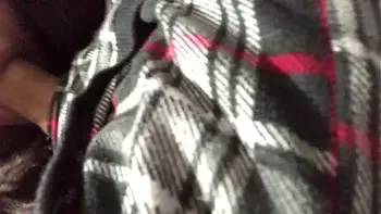 Joven COLEGIALA le hace SEXO ORAL a su hermano mientras DESCANZA, LO GRABA TODO