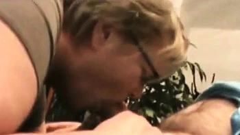 ldre svensk amatr ger en avsugning till en ldre man