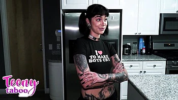 Lascivious Aurora Anarchy at pierced clit sex