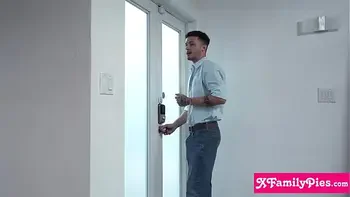 Teen stepsister Gia Ohmy was airing out her pussy and could not help but notice