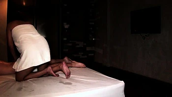 Chunky Thai MILF gives happy end massage