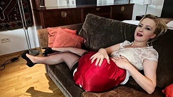 Amateur MILF Wanilianna Plays With Her Cunt In Satin Stockings - Best Friends HD Pussy Close Up