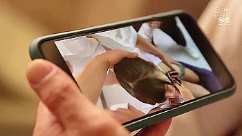 Student 18+ Council President しおん