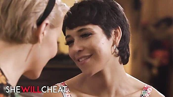 Brooklyn Gray chupando pau e levando por trás