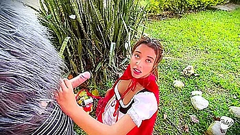 Loira colombiana latina fode ao ar livre com pau enorme