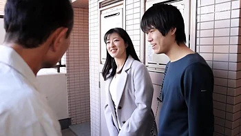 Милая азиатка связана и трахнута запретно