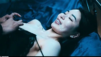 Rae Lil Black's rough lesbian pussy licking and scissoring