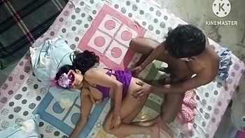 Desi Bhabhi follada a cuatro patas