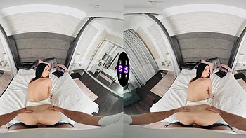 Adolescente morena Jasmine Jayne fodida na cama em VR