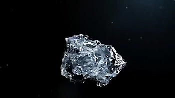 Алексис Кристал писает в киску и пьет мочу