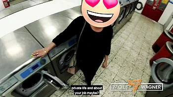 Dreckige deutsche Milf Priscilla gibt POV öffentlichen Blowjob