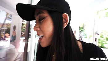 Curvy Emerald Sucks Big Cock Oral Style