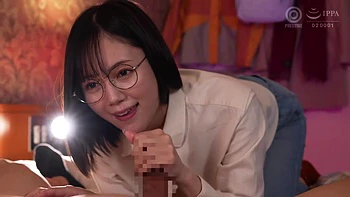 Asiatica con gafas siendo follada