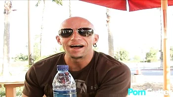 La milf Phoenix Marie baise dur et enculée avec une bonne bouche