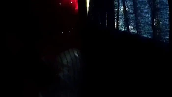 Волосатая индийская девушка рядом сняла одежду и схватила мой член