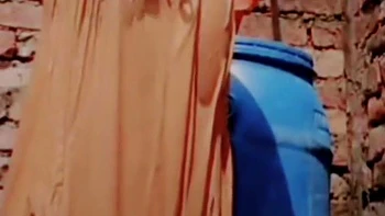 Bhabhi indiana grava banho nua ao ar livre