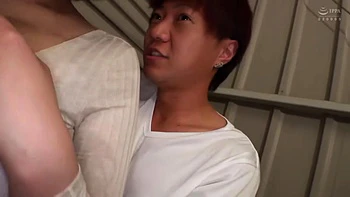 Asiatin mit dicken Titten brutal entführt