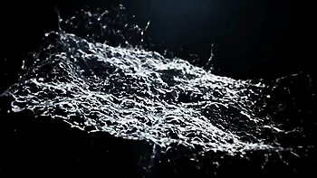 Tiffany Love chupando y bebiendo pis en primer plano lésbico