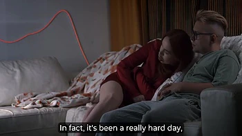 Мачеха дремлет, пока пасынок трахает ей рот и киску