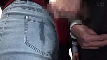 Cornudo viendo cómo le destrozan culo y coño