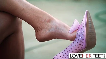 Blonde Victoria Zdrok Gets Kinky Footjob Worship