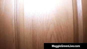 Ruiva excitada Maggie Green com peitos grandes POV