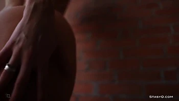 Rothaarige mit riesigen Titten solo gefickt