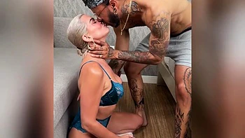 Блондинка милфа Эддисон Джеймс получает жесткий член в POV