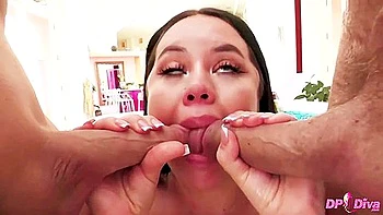 Doble penetración ardiente de Madalina Moon