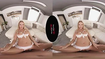 MILF Fhdjd Gives Blowjobs, Gets Fucked Cowgirl & Doggy VR