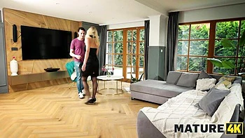 Sexy Over-40 Spanish MILF Larissa Leite Helps Next Door