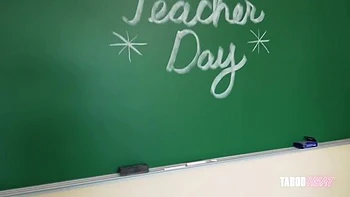 Madrastra cachonda le follan el culo en la escuela