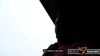 La coquine Zara Mendez baisée en public à Berlin