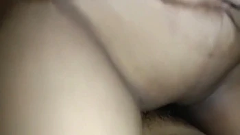 Demi-fils desi baisé fort par la tante chaude dans sa chatte serrée