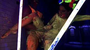 Три девушки с большими сиськами в жестком групповом порно