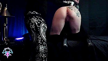 Milf wiccan adorée au cul et branlette profonde