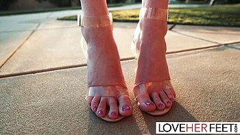 Hayley’s Kinky Footjob and Foot Worship