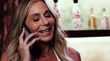 Blonde MILF Ainslee fickt mit großem schwarzen Schwanz