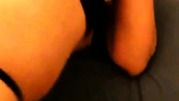 MILF con culo enorme se abre y la cogen anal