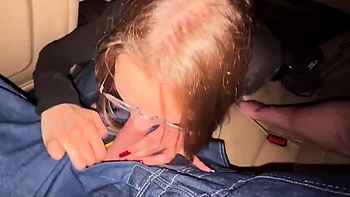 POV boquete e masturbação no carro com porra na boca