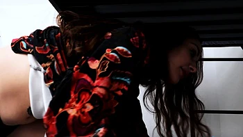 Brune Bella Blu baise hardcore