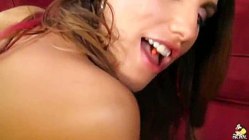 August Ames te folla duro con sus tetas grandes POV