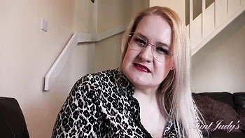 Busige britische BBW Milf Becky über 40