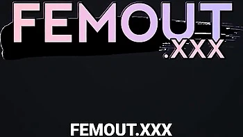 Transgenre mignonne se masturbe au dildo