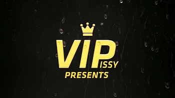 Garotas lésbicas tchecas molham as calcinhas e mijam com brinquedos