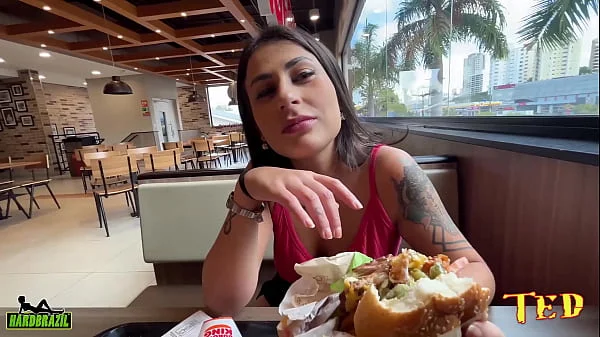 Saindo do Burger King para fuder no Drive thru - Aline Chaveirinho