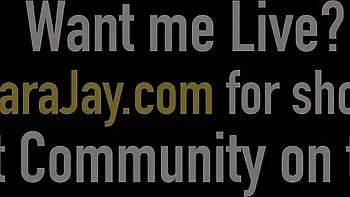 Сара Джей трахается наездницей с огромным черным членом