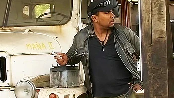 Plan à trois anal chaud avec grosse queue et rimming